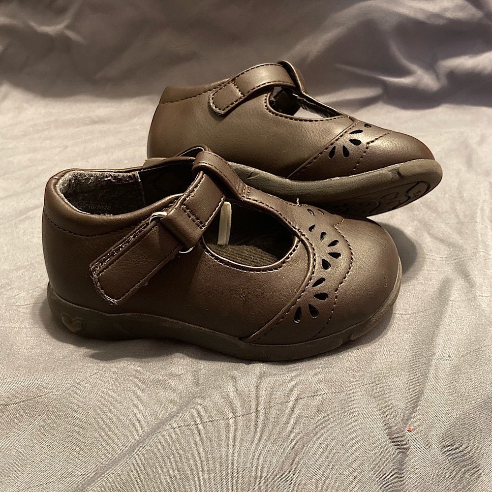 Brown dress shoes size C5